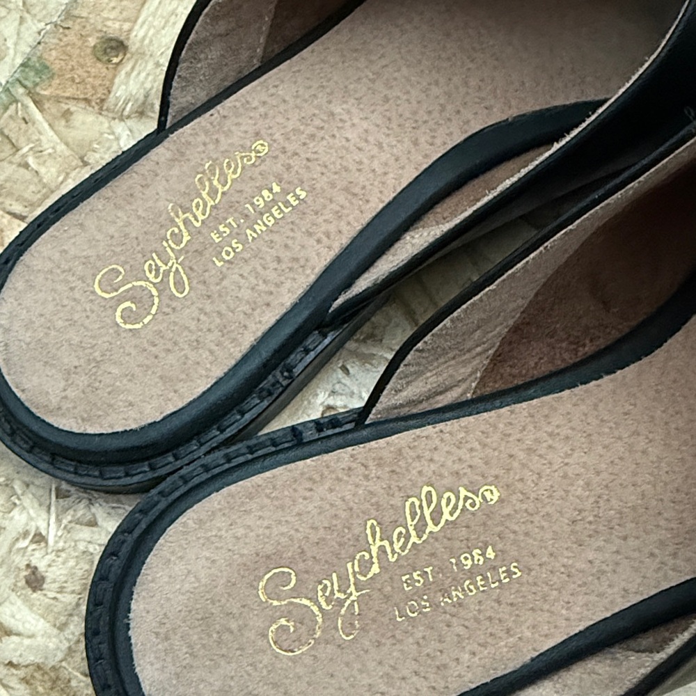 NWOT Seychelles Black Slip-On Mules - Picture 3 of 3